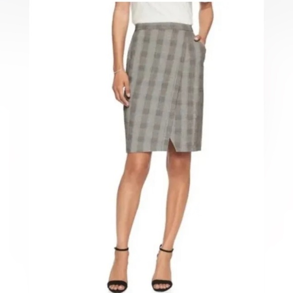 Banana Republic Dresses & Skirts - NWT Banana Republic Womens Gray Plaid Bi-Stretch Crossover Pencil Skirt Size 0